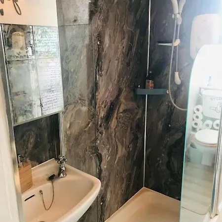 아파트 Cosy 2 Bedroom Flat In