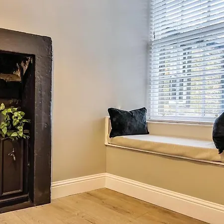 Super Modern & Stylish, Luxury 2 Bedroom Apt *