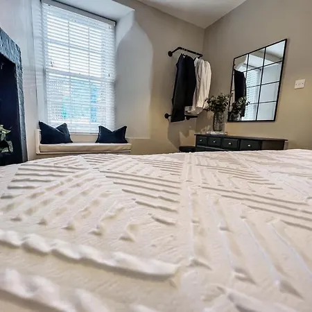 Apartment Super Modern & Stylish, Luxury 2 Bedroom Apt