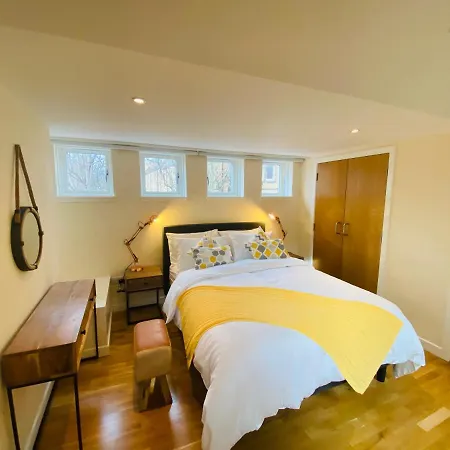 2 Bed 2 Bath With Private Parking * エディンバラ