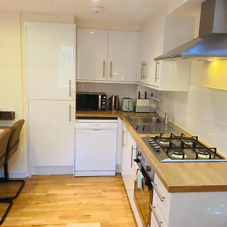 2 Bed 2 Bath With Private Parking