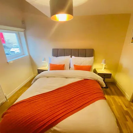 Lägenhet 2 Bed 2 Bath With Private Parking