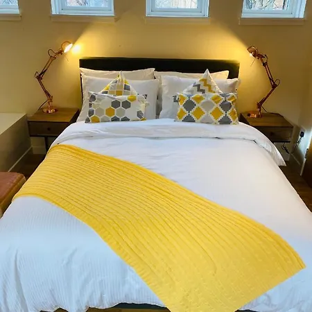 Lägenhet 2 Bed 2 Bath With Private Parking *