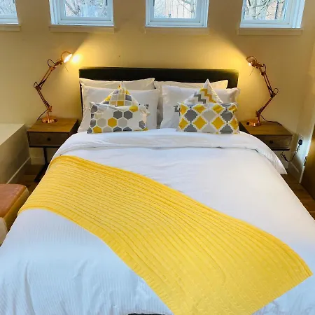 2 Bed 2 Bath With Private Parking Appartement