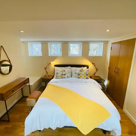 アパート 2 Bed 2 Bath With Private Parking エディンバラ