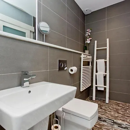 Apartmán Ultra Modern, West End Village, Refurbished Basement Appt Edinburgh