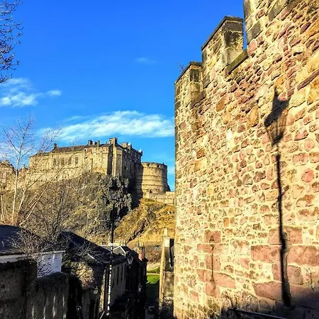 Centre, Old Town Apartment. Stunning Castle View Apartment *