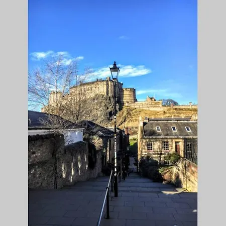 Centre, Old Town Apartment. Stunning Castle View Apartment