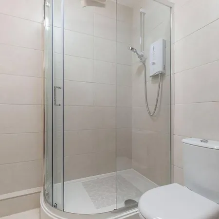Stunning Panoramic Views: Heart Of The Royal Mile Apartment *