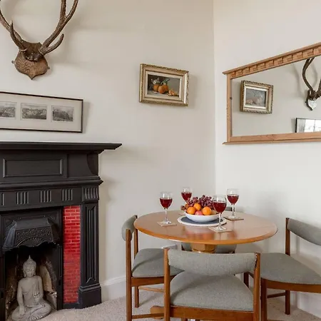Apartment Stunning Panoramic Views: Heart Of The Royal Mile Edinburgh