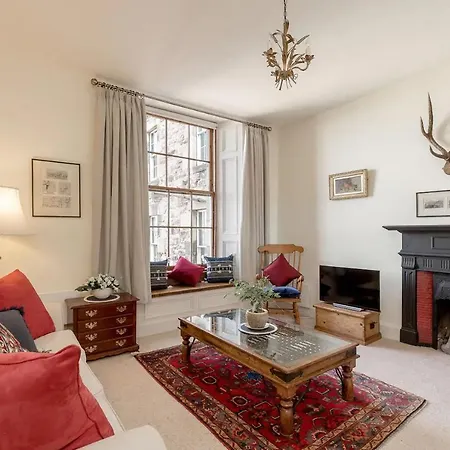 Apartment Stunning Panoramic Views: Heart Of The Royal Mile Edinburgh