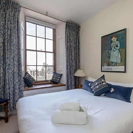 Stunning Panoramic Views: Heart Of The Royal Mile * Edinburgh