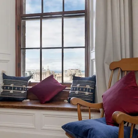 Apartment Stunning Panoramic Views: Heart Of The Royal Mile *