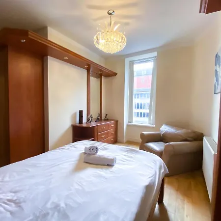 Apartamento 1 Minute From Royal Mile, Large 5 Bedroom Escape
