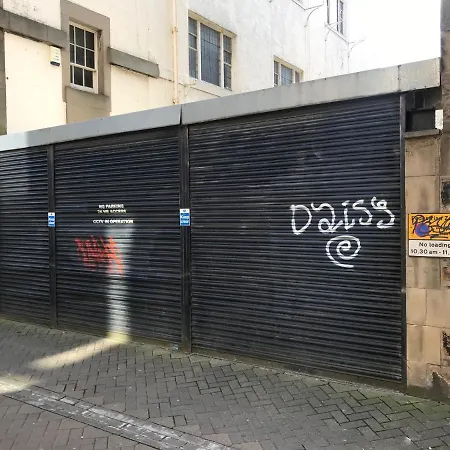 דירה Deluxe Duplex With Garage אדינבורו