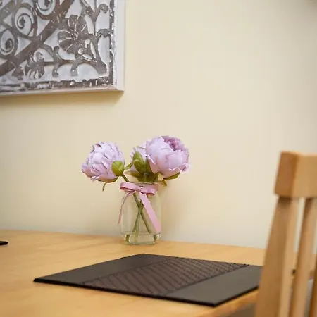 48 Gilmore Place Residences Hotel *