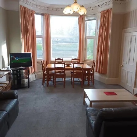 Victorian 3 Bedroom With Free Parking And Private Garden