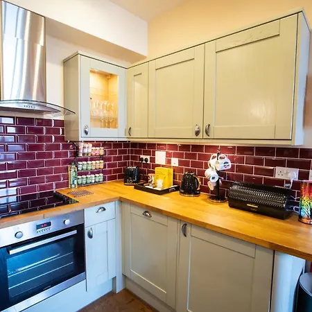 1 Bedroom Apartment *