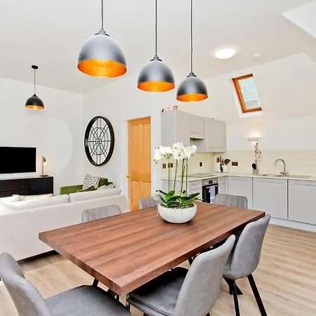 Апартаменты Newly Reno'd 2 Bed With Free Parking Эдинбург