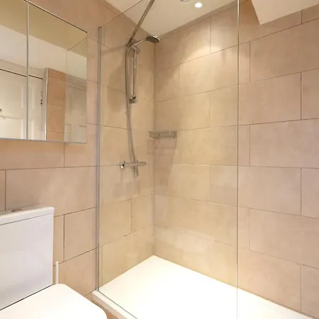 Altido Astonishing And Airy 1br Apt Right In The Centre