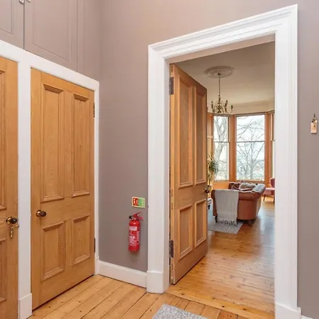 South Learmonth Gardens *