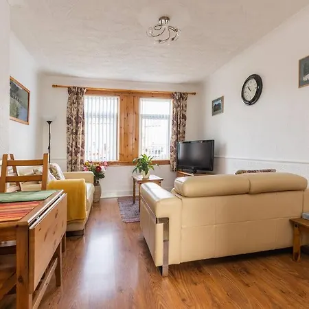 Beautiful 2 Bedroom Flat In