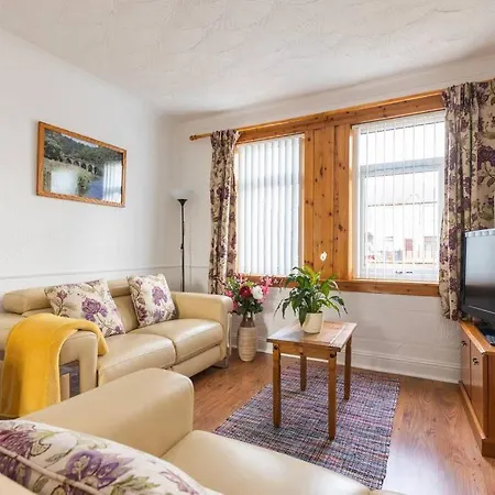 Beautiful 2 Bedroom Flat In * Edinburgh
