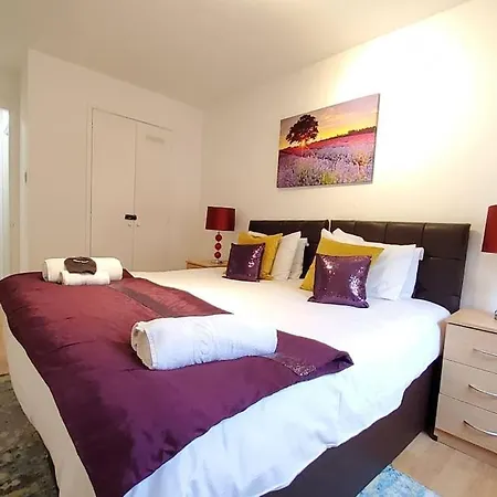 Sleeps 6 On Separate Beds, 4 Smart Tvs, Netflix * Edinburgh