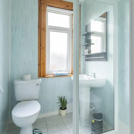 Beautiful 2 Bedroom Flat In Appartement *