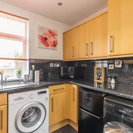 Beautiful 2 Bedroom Flat In Edinburgh