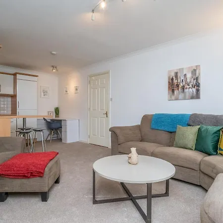 Apartment Pass The Keys Homely And Bright 2Beds Flat With Free Parking