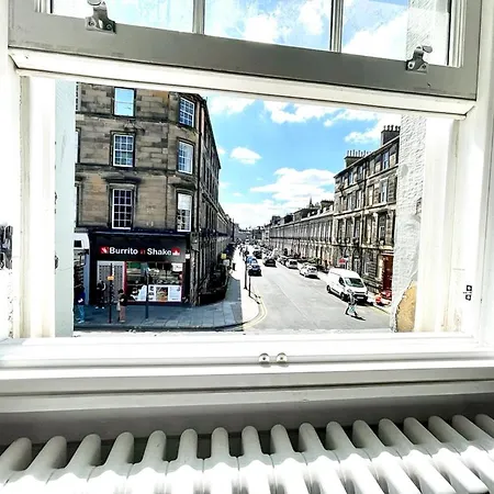 Gorgeous 2br & Bolt-hole Апартаменты *