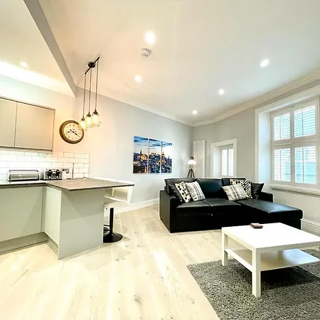 Gorgeous 2br & Bolt-hole *