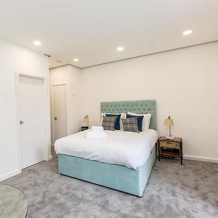 Modern Studio Next To Castle 아파트