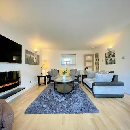 Elite 3 Bed New Town With Private Walled Garden *