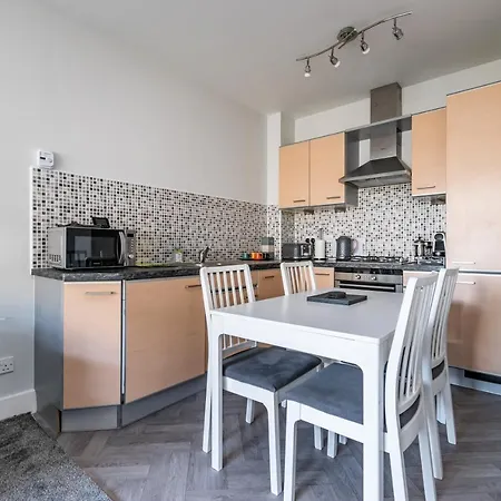 Amazing - Hopetoun Street Near The Playhouse *