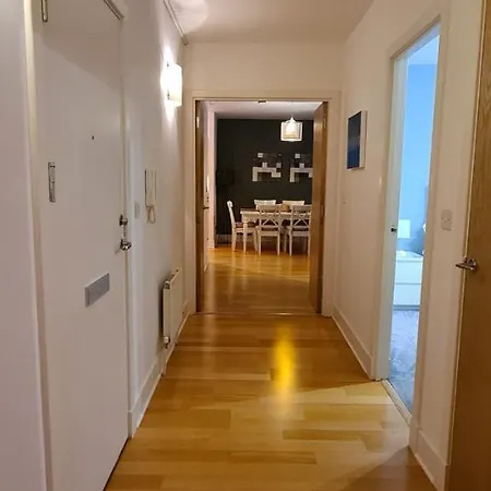Pass The Keys Spacious 3beds Flat Near Centre - Free Parking 公寓