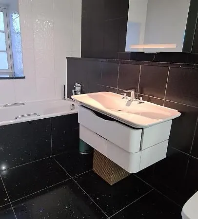 Pass The Keys Spacious 3beds Flat Near Centre - Free Parking 公寓