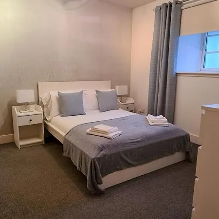 Pass The Keys Spacious 3beds Flat Near Centre - Free Parking 公寓 *