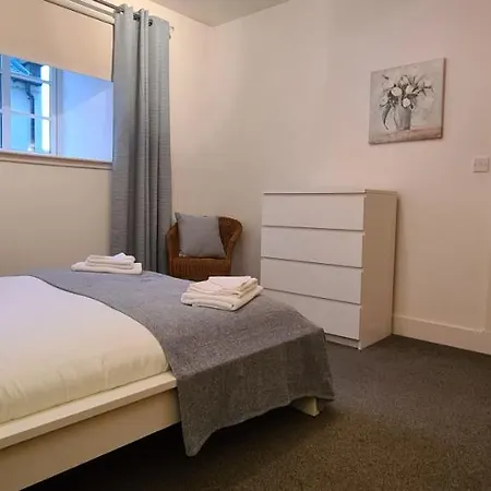 Pass The Keys Spacious 3beds Flat Near Centre - Free Parking 公寓 *