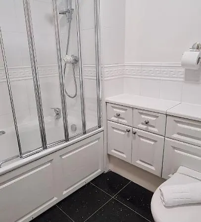 Pass The Keys Spacious 3beds Flat Near Centre - Free Parking