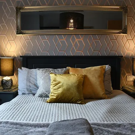 Spacious Apartment In Edinburgh *