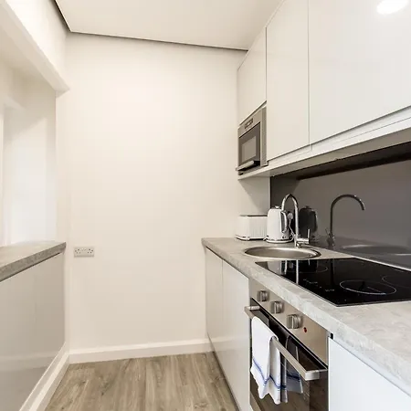 Refurbished Studio Next To The Royal Mile * Edinburgh