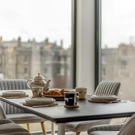 Designer Urban Apartment With City Terrace * Edinburg