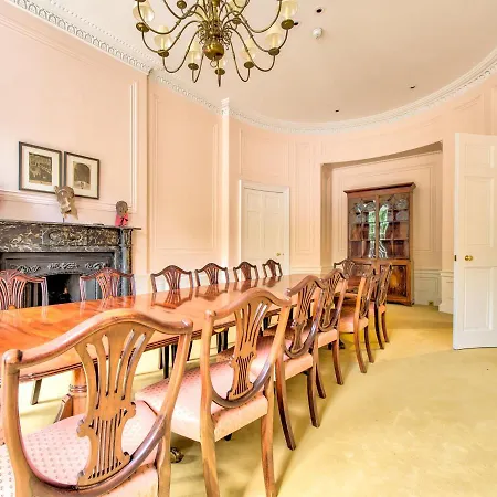 Beautiful Centre Georgian 4 Bed Townhouse With Private Garden * Edinburgh