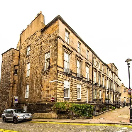 Beautiful Centre Georgian 4 Bed Townhouse With Private Garden Feriehus