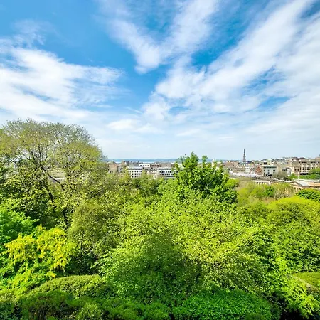 Famous House, 1 Minute From Castle * Edimburgo