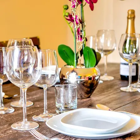 Famous House, 1 Minute From Castle Appartamento *