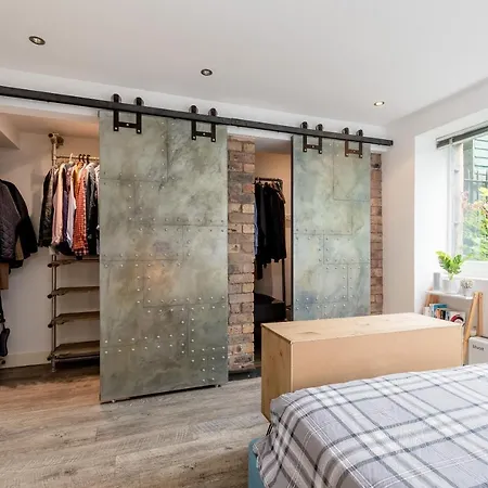 Luxury Architect Designed 13 Mins To Royal Mile *