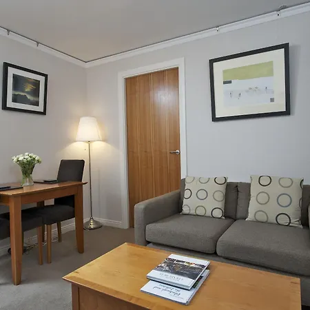 The Knight By Mansley Aparthotel
